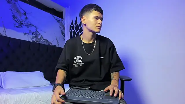 DylanRoyce  online show from March 2026 12:44:02 PM