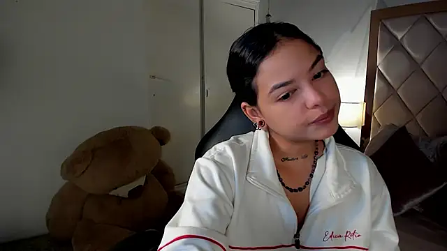 Snapshot of dulce_lyraa1 chatting on June 2026 04:11:01 AM dulce lyraa1 online show from June 2026 04:11:01 AM
