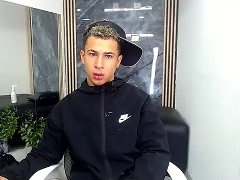 Hollmanhot online show from April 2026 02:07:01 AM