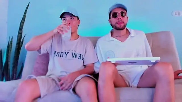 alex and christhoper online show from May 2026 07:09:02 PM