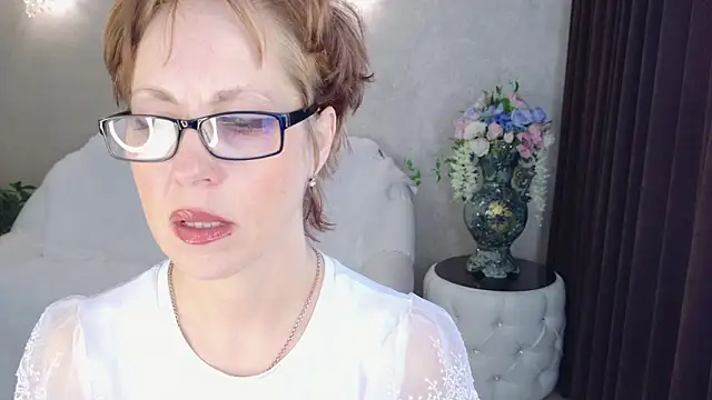 Snapshot of LioraWeiss chatting on March 2026 06:42:01 AM LioraWeiss online show from March 2026 06:42:01 AM