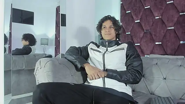 Snapshot of TonyBenedetti chatting on April 2026 09:34:01 PM TonyBenedetti online show from April 2026 09:34:01 PM
