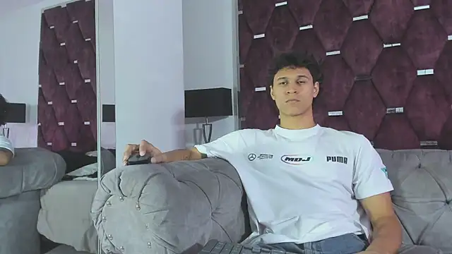 Snapshot of TonyBenedetti chatting on June 2026 08:22:02 PM TonyBenedetti online show from June 2026 08:22:02 PM