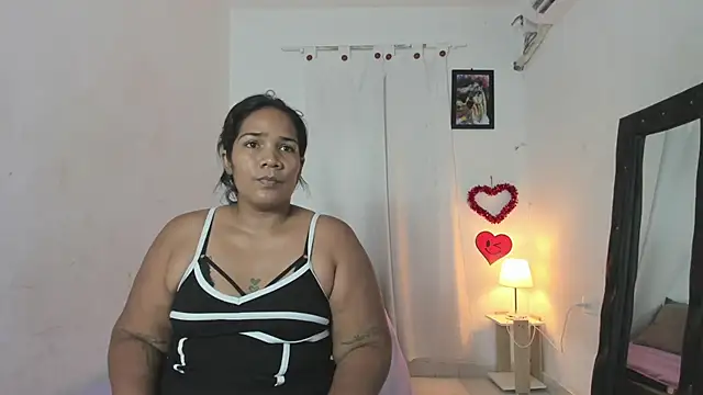 Snapshot of mariana_villa72 chatting on June 2026 04:45:01 PM mariana villa72 online show from June 2026 04:45:01 PM