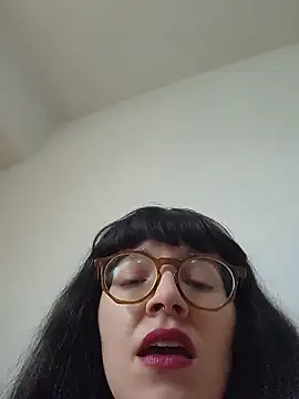 Snapshot of Mommynatrix chatting on May 2026 05:11:01 PM Mommynatrix online show from May 2026 05:11:01 PM