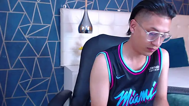 EriickFerrer online show from March 2026 02:03:01 AM