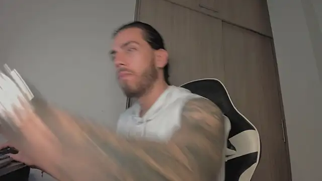 Axel  Blaze online show from May 2026 12:43:01 PM
