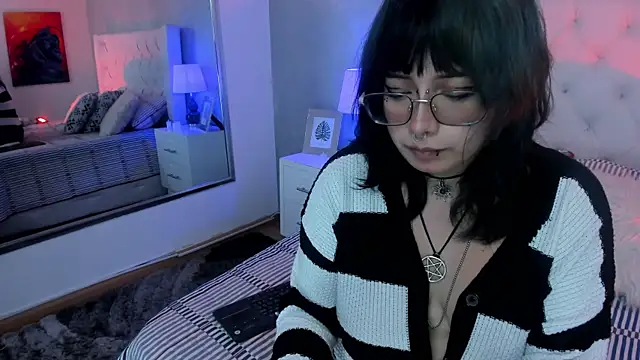 Ivi jones  online show from April 2026 08:14:01 PM