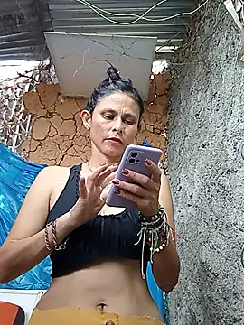 Snapshot of yuliitza4 chatting on June 2026 04:53:01 PM yuliitza4 online show from June 2026 04:53:01 PM