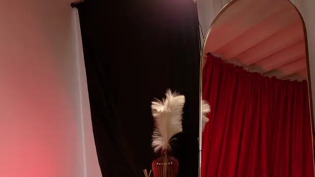 Mia Benett  online show from May 2026 01:30:01 PM