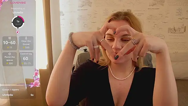 Snapshot of Glow_Margo chatting on June 2026 01:19:02 AM Glow Margo online show from June 2026 01:19:02 AM