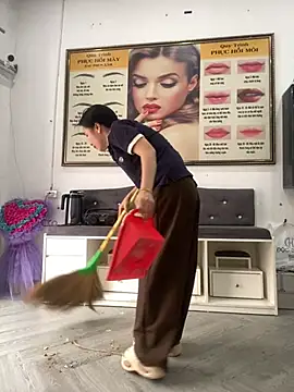 Ivy Trix2 online show from April 2026 02:22:02 AM