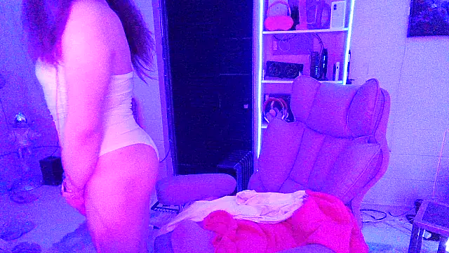 Moongirl117 online show from March 2026 02:12:01 PM