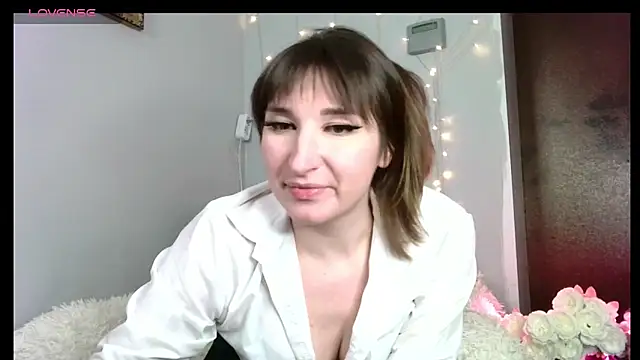 Birdie Kiss online show from April 2026 07:59:01 PM