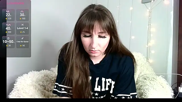 Snapshot of Birdie_Kiss chatting on May 2026 08:39:01 PM Birdie Kiss online show from May 2026 08:39:01 PM