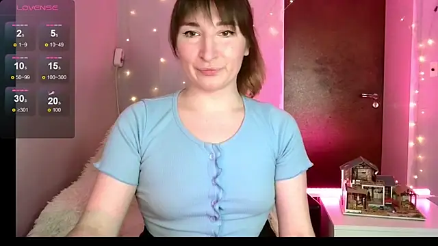 Snapshot of Birdie_Kiss chatting on May 2026 08:26:02 PM Birdie Kiss online show from May 2026 08:26:02 PM