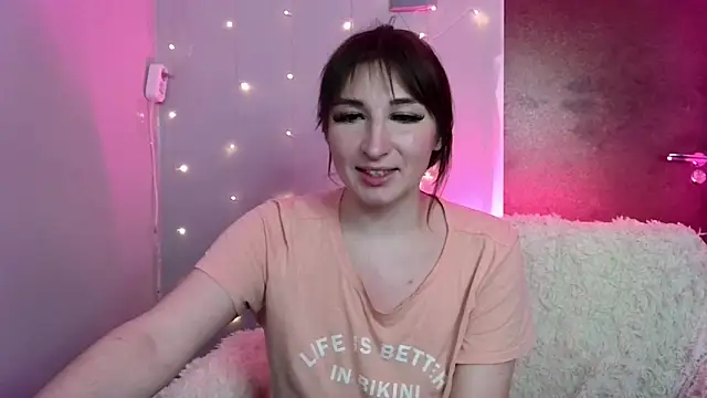 Snapshot of Birdie_Kiss chatting on May 2026 09:12:01 PM Birdie Kiss online show from May 2026 09:12:01 PM