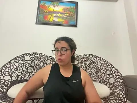 yassiestar online show from April 2026 05:48:02 PM