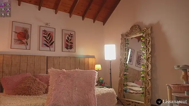 Lissanascott online show from April 2026 08:20:02 PM