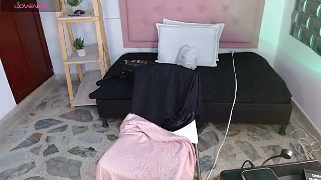 Brenda  222 online show from March 2026 11:43:01 PM