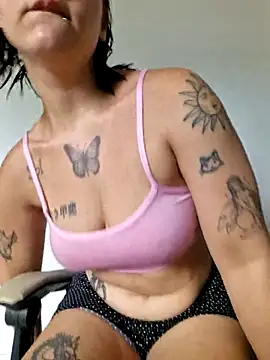 quemerayssa online show from April 2026 02:37:02 PM