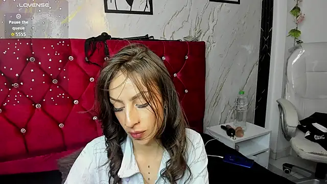 Snapshot of Miis_Beella chatting on May 2026 08:06:02 PM Miis Beella online show from May 2026 08:06:02 PM