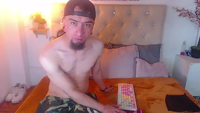 Rommen N Zoe online show from May 2026 10:27:01 PM