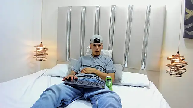 Ethan Wolfe online show from February 2026 06:02:01 AM