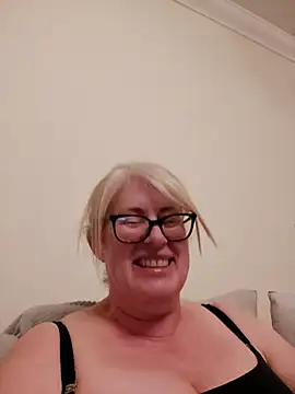 FlirtyFleur-x online show from April 2026 07:58:01 PM