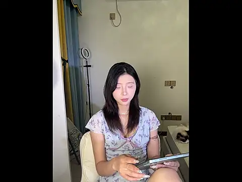 Y--F--LOVE online show from April 2026 01:25:02 PM