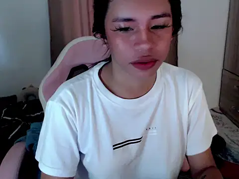 Snapshot of Maxinelove1 chatting on June 2026 04:08:01 AM Maxinelove1 online show from June 2026 04:08:01 AM