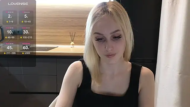 Snapshot of Bella_Villen chatting on June 2026 07:30:01 PM Bella Villen online show from June 2026 07:30:01 PM