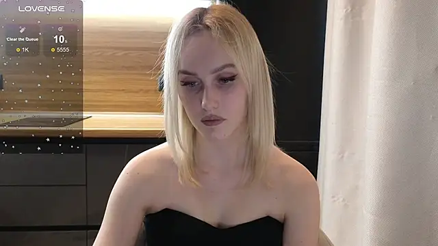 Snapshot of Bella_Villen chatting on June 2026 01:09:02 PM Bella Villen online show from June 2026 01:09:02 PM