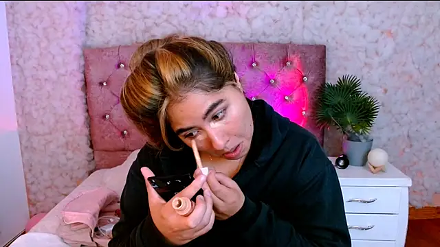 Sofiazaf  online show from March 2026 12:20:01 PM