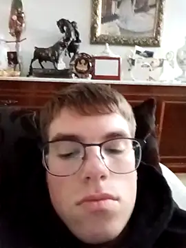 Alejandro27003 online show from March 2026 03:40:02 PM