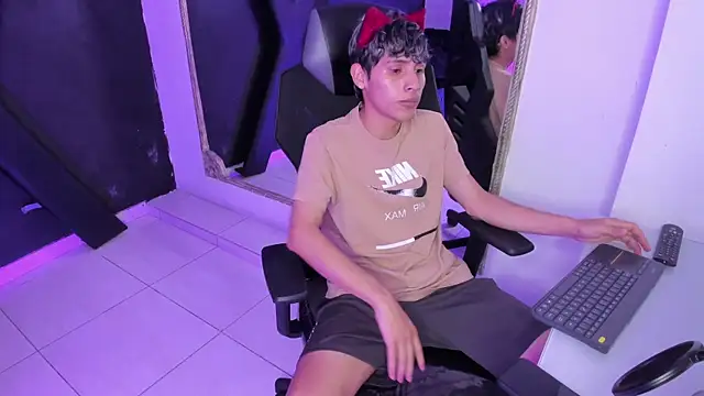 DeilanWolf online show from March 2026 04:18:02 AM