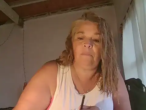 momismilf544 online show from April 2026 08:28:02 PM