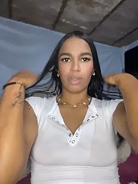 FlorSalvaje  online show from April 2026 01:42:02 AM