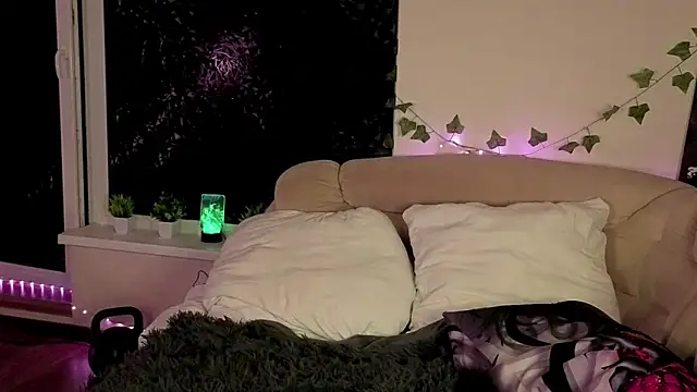 AnthonyCuutie online show from April 2026 08:09:02 PM