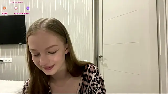 Anika Socutehe online show from May 2026 09:05:02 PM