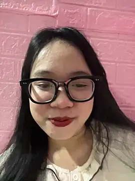 Leeeeiu online show from May 2026 03:28:01 PM