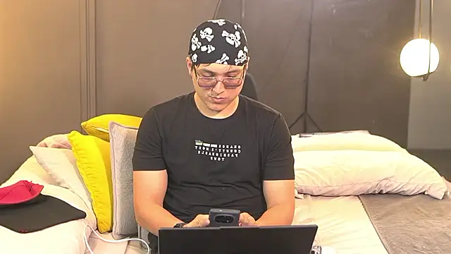 Mia and Belmonth online show from March 2026 06:46:01 PM