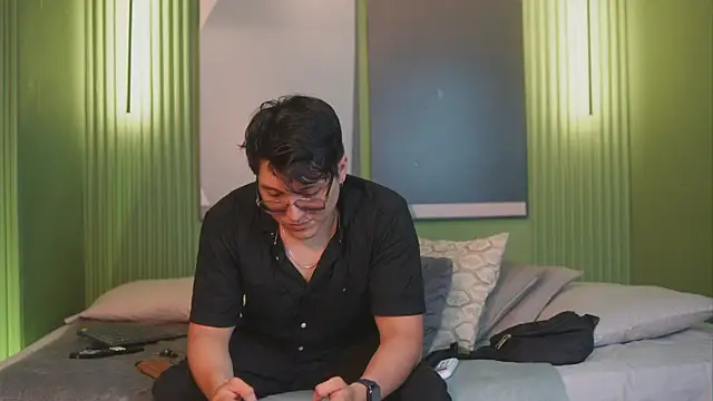 Mia and Belmonth online show from April 2026 06:54:02 PM