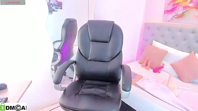 naomy jordan online show from April 2026 08:58:02 PM