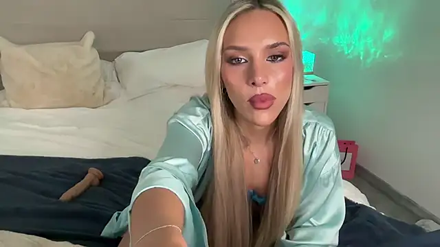 Snapshot of Naughtyblondex chatting on June 2026 06:57:02 PM Naughtyblondex online show from June 2026 06:57:02 PM