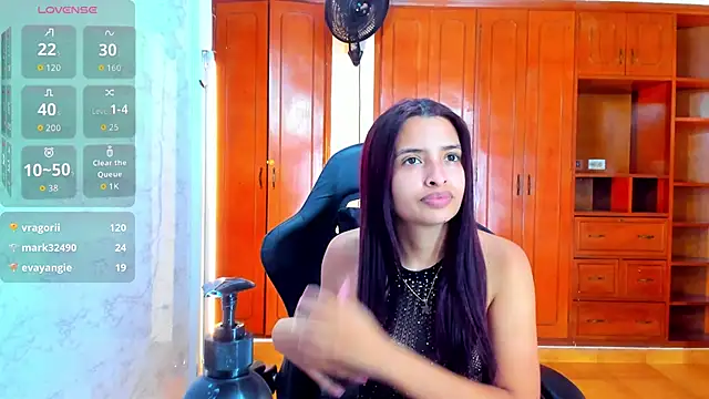 lizzie skinny online show from April 2026 07:00:01 PM