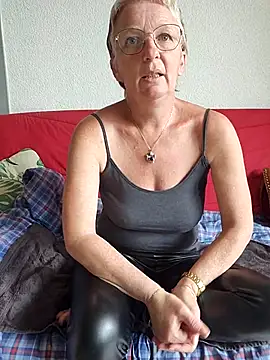 lescoquinsdu40 online show from April 2026 12:25:01 PM