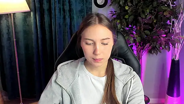 Snapshot of OliviaLang chatting on March 2026 11:14:01 AM OliviaLang online show from March 2026 11:14:01 AM