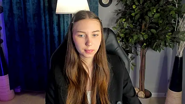 Snapshot of OliviaLang chatting on March 2026 11:32:02 AM OliviaLang online show from March 2026 11:32:02 AM