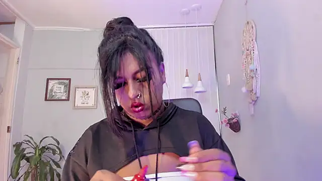 Nahomy Collins  online show from March 2026 07:18:02 PM